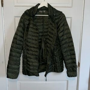 Packable puffer jacket